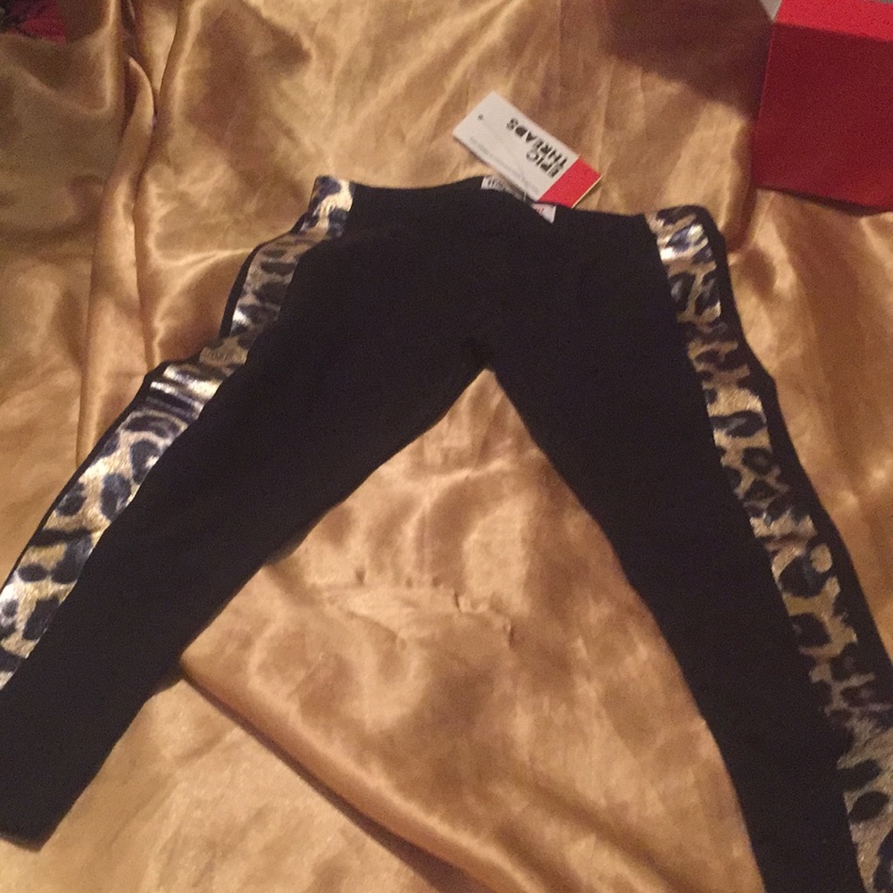 ❌SOLD❌Eric Threads 3 Piece Mix and Match Sets - Picture 3 of 4